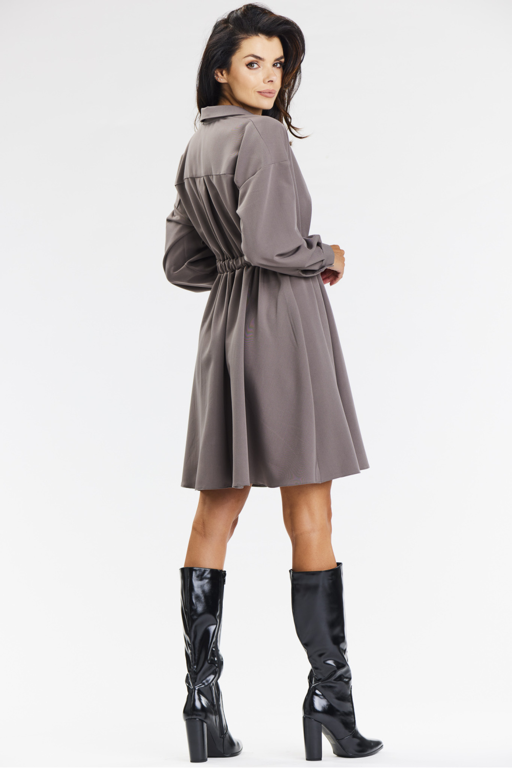 Sukienka Model A668 Taupe - awama - obrazek 3