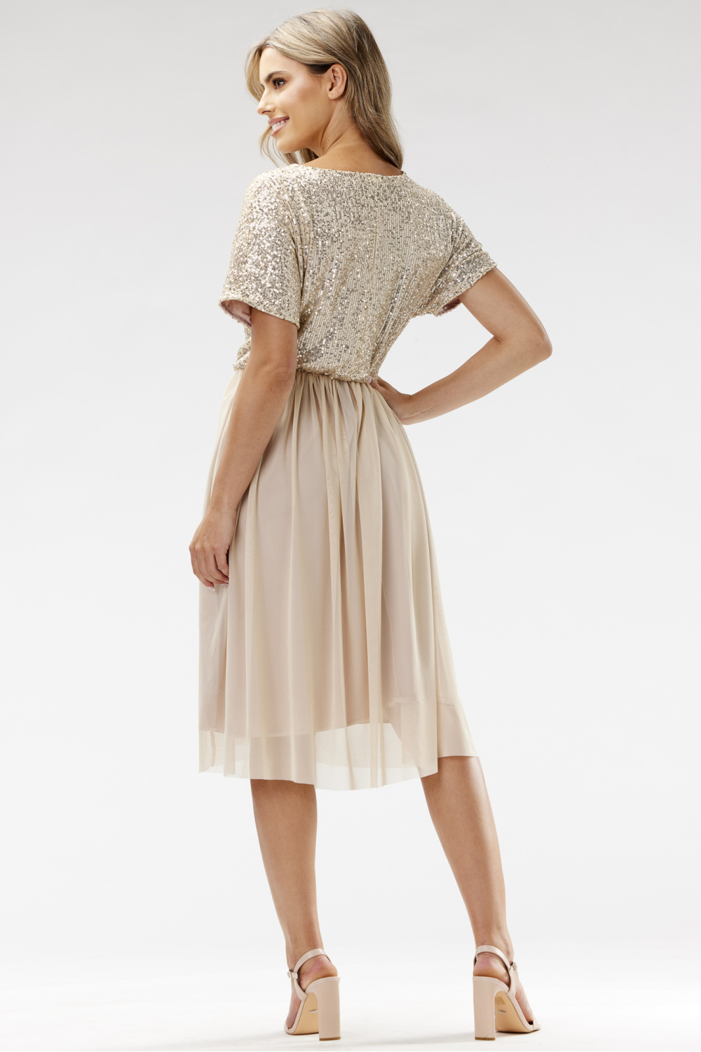 Sukienka Model A689 Beige - awama - obrazek 3