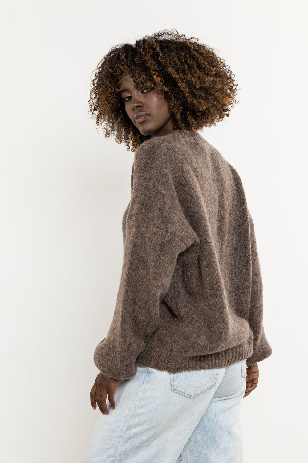 Sweter Damski Model A757 Carmel - awama - obrazek 3