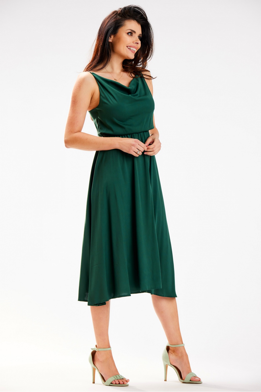 Sukienka Model A579 Bottle Green - awama - obrazek 2
